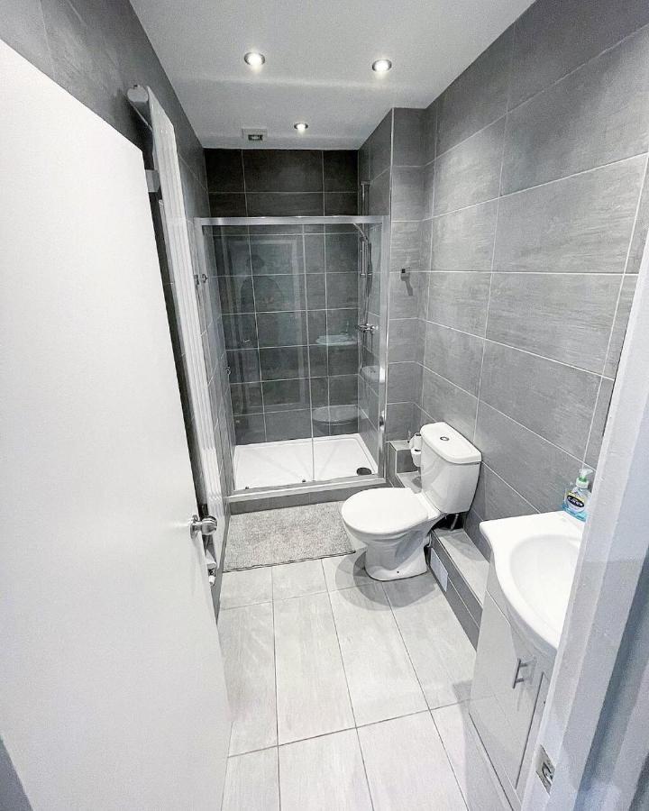 Ak Serviced Apartments - Exclusive Two-Bedroom Apartment Cardiff Bagian luar foto