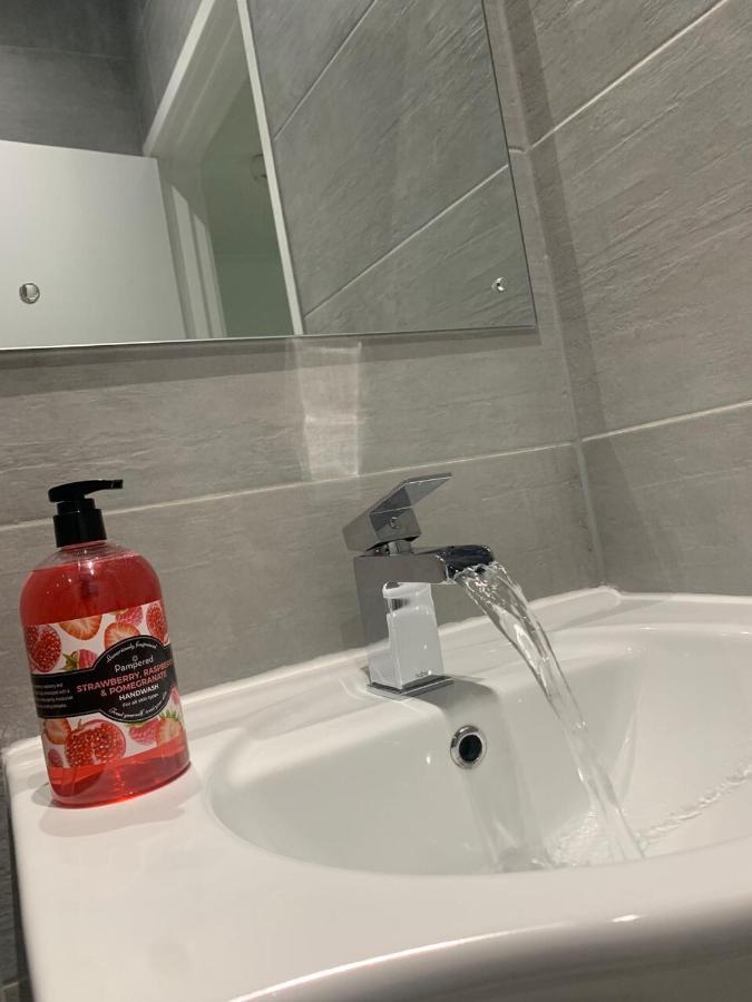 Ak Serviced Apartments - Exclusive Two-Bedroom Apartment Cardiff Bagian luar foto